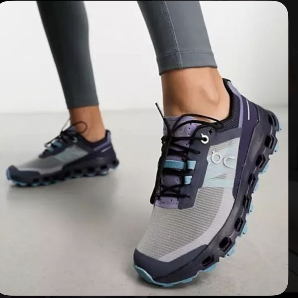 On cloud Running Women’s Sneakers in Gray and Navy